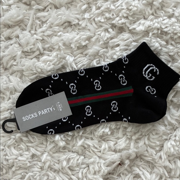 Gucci Other - Gucci Black and White Logo Men's Socks